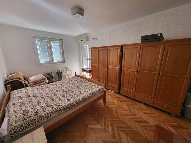 Möblierte Zwei-Zimmer-Wohnung in ruhiger Lage im Zentrum